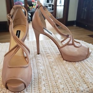 Hanya peep toe platform pumps from Nine West in US size 8